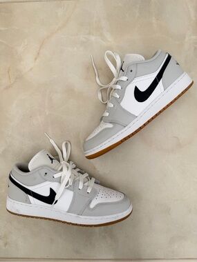 NIKE AIR JORDAN 1 Low Sneakers